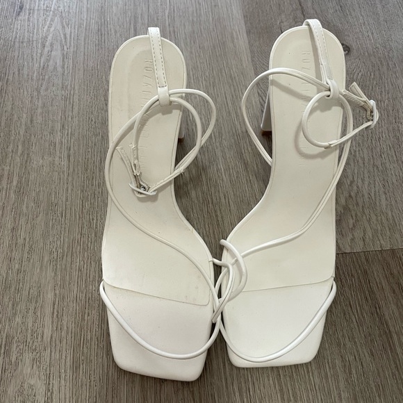 billini x rozalia the block white strappy square toe block heels sandals size 8 - Picture 4 of 6